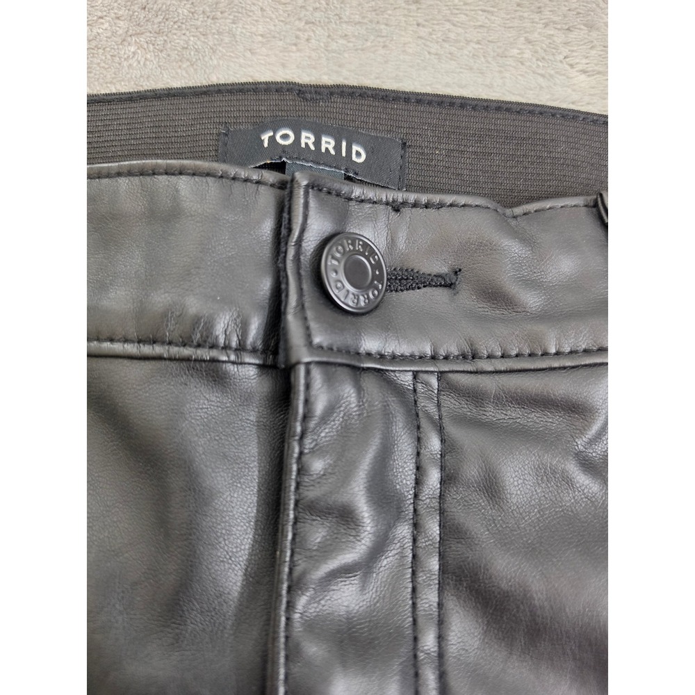 Torrid Black Faux Leather Mini Skirt Womens 14 Elastic Waist 5 Pocket Edgy Matte - Picture 3 of 9